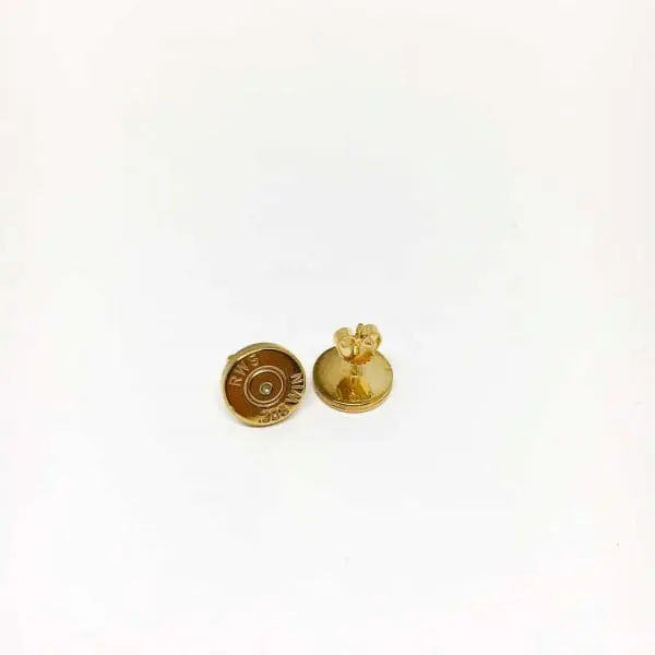 Ohrstecker geschlossen