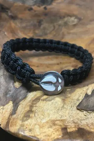 Paracordarmband mit Sterlingsilber Pin