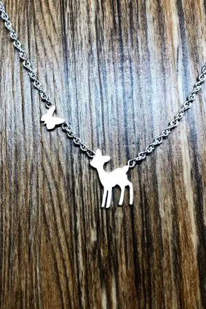 Rehkitz trifft Schmetterling